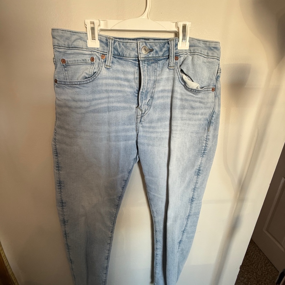 American Eagle Outfitters Light Blue Relaxed Jeans